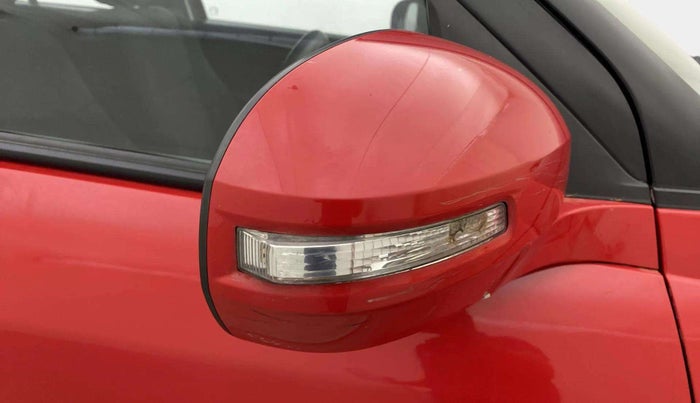 2015 Maruti Swift VXI, Petrol, Manual, 34,941 km, Right rear-view mirror - Indicator light has minor damage