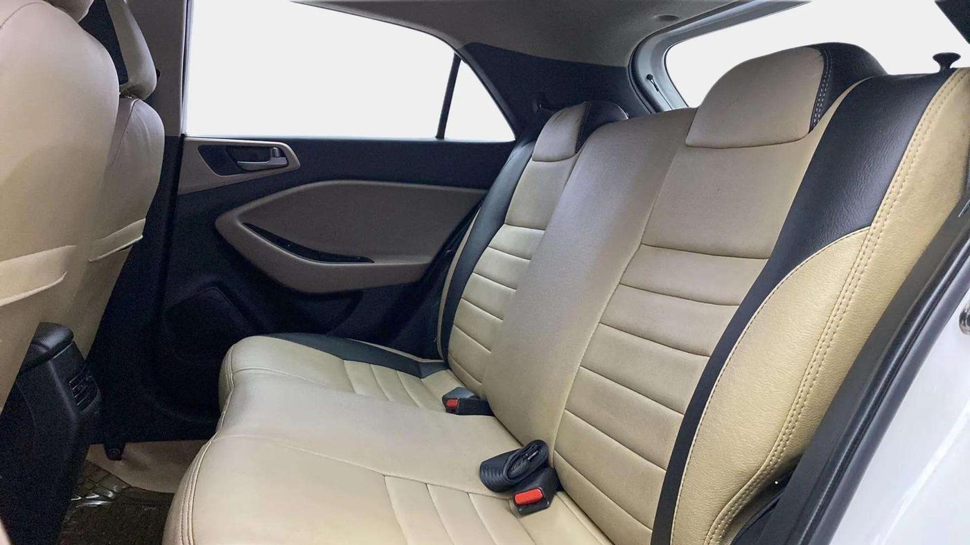 2017 Hyundai Elite i20 SPORTZ 1.2, Petrol, Manual, 46,725 km, Right Side Rear Door Cabin