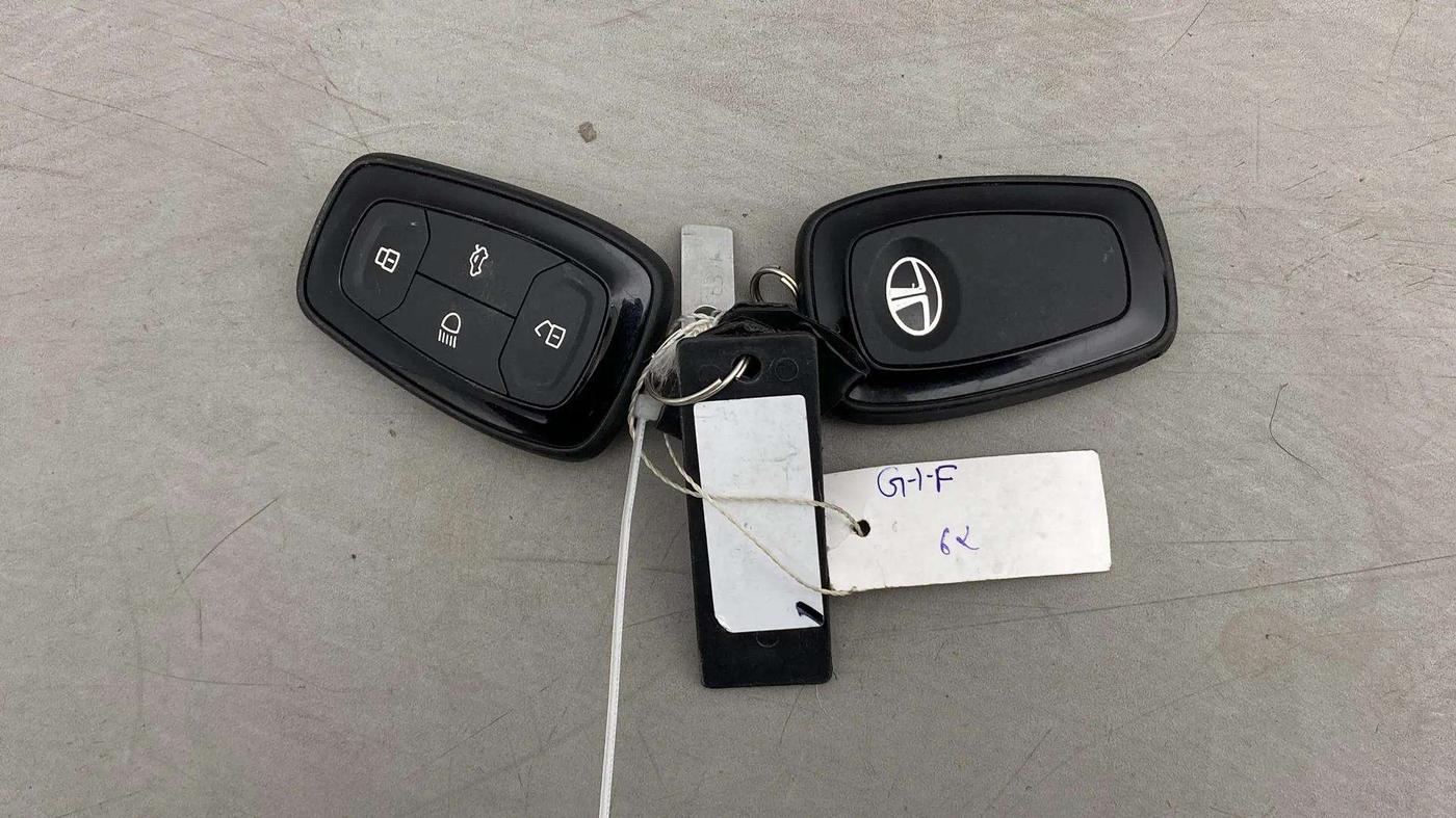 2024 Tata NEXON CREATIVE  AMT 1.2 PETROL, Petrol, Automatic, 11,265 km, Key Close Up