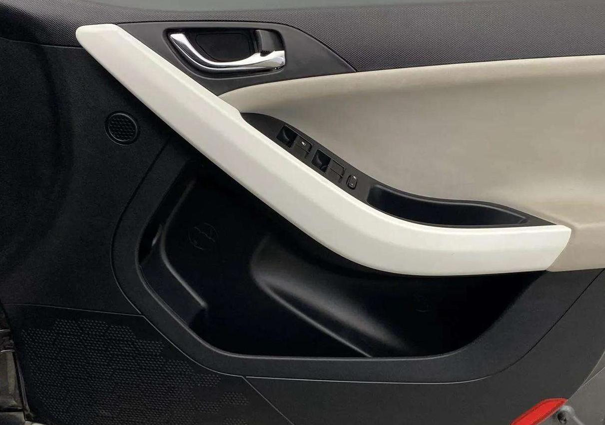 2024 Tata NEXON CREATIVE  AMT 1.2 PETROL, Petrol, Automatic, 11,265 km, Driver Side Door Panels Control