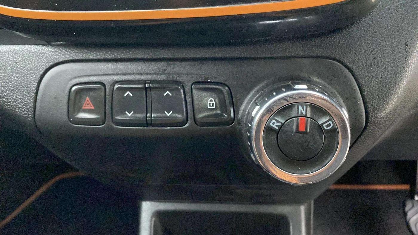 2017 Renault Kwid CLIMBER 1.0 AMT, Petrol, Automatic, 29,888 km, Gear Lever