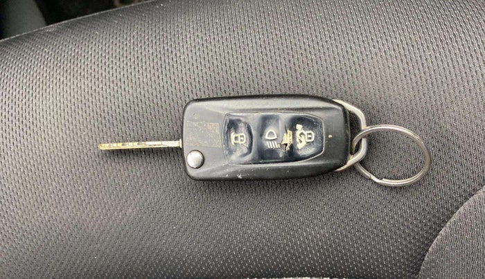 2017 Tata Tiago XZ PETROL, Petrol, Manual, 80,098 km, Key Close Up