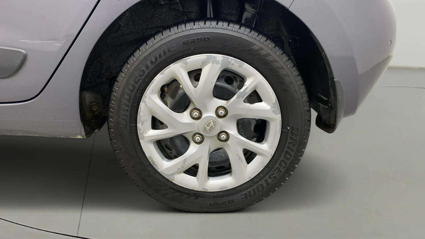2017 Hyundai Grand i10 SPORTZ (O) 1.2 KAPPA VTVT, Petrol, Manual, 56,500 km, Left Rear Wheel