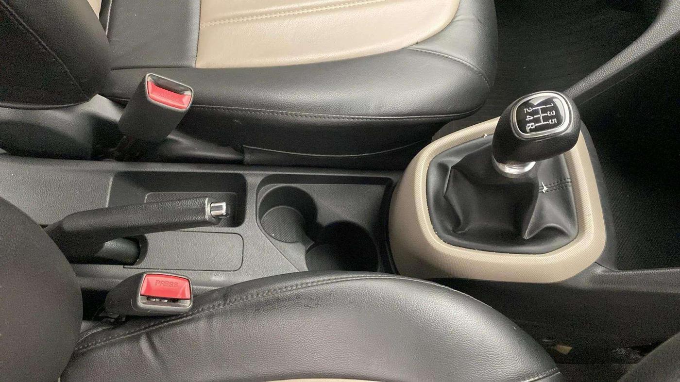 2017 Hyundai Grand i10 SPORTZ (O) 1.2 KAPPA VTVT, Petrol, Manual, 56,500 km, Gear Lever