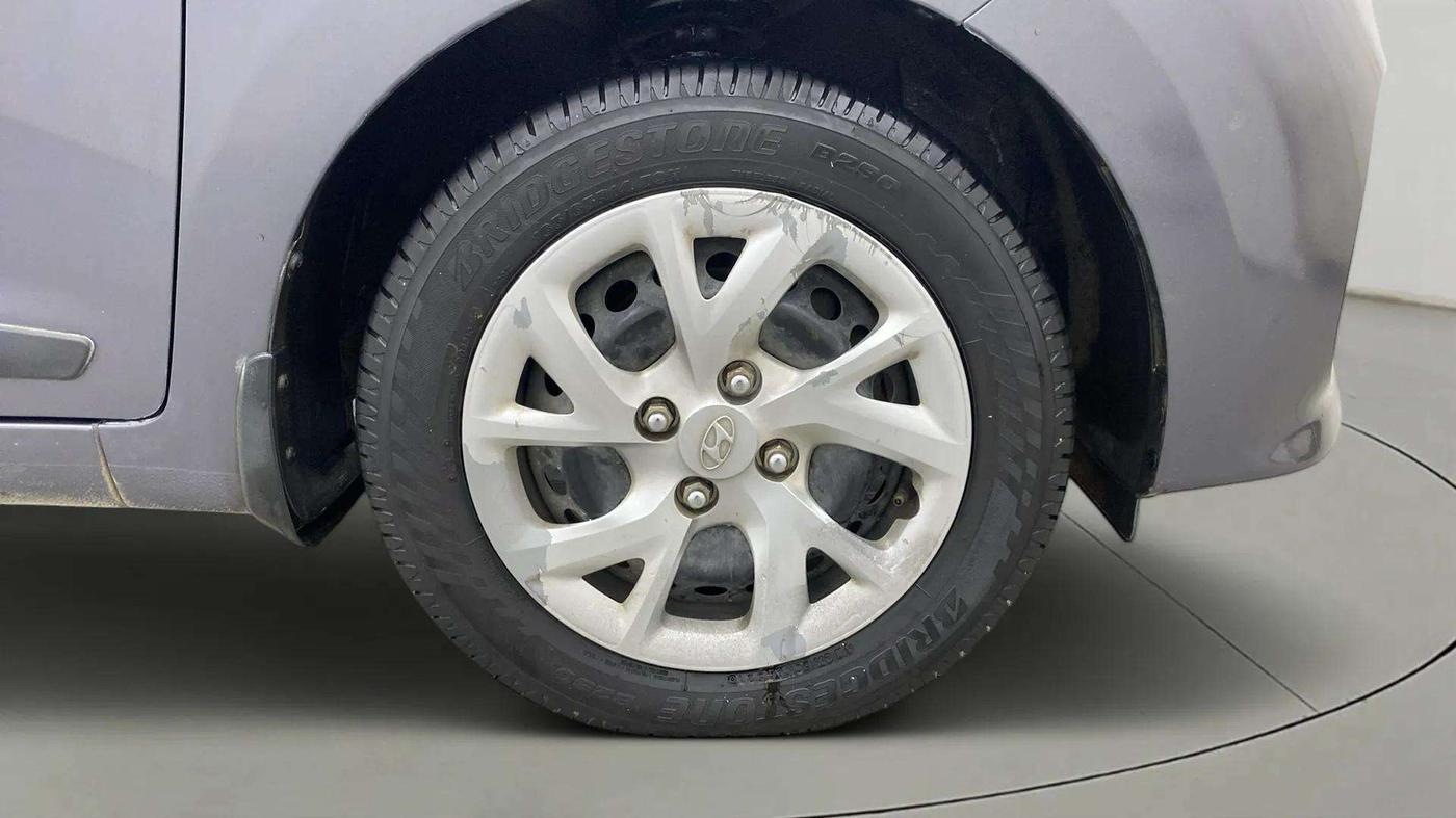 2017 Hyundai Grand i10 SPORTZ (O) 1.2 KAPPA VTVT, Petrol, Manual, 56,500 km, Right Front Wheel