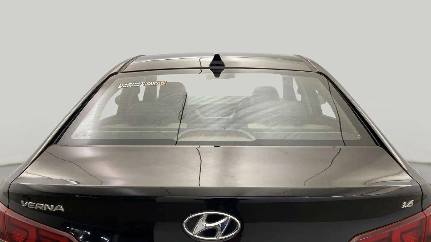 2017 Hyundai Verna 1.6 VTVT SX (O) AT, Petrol, Automatic, 79,146 km, Rear Windshield