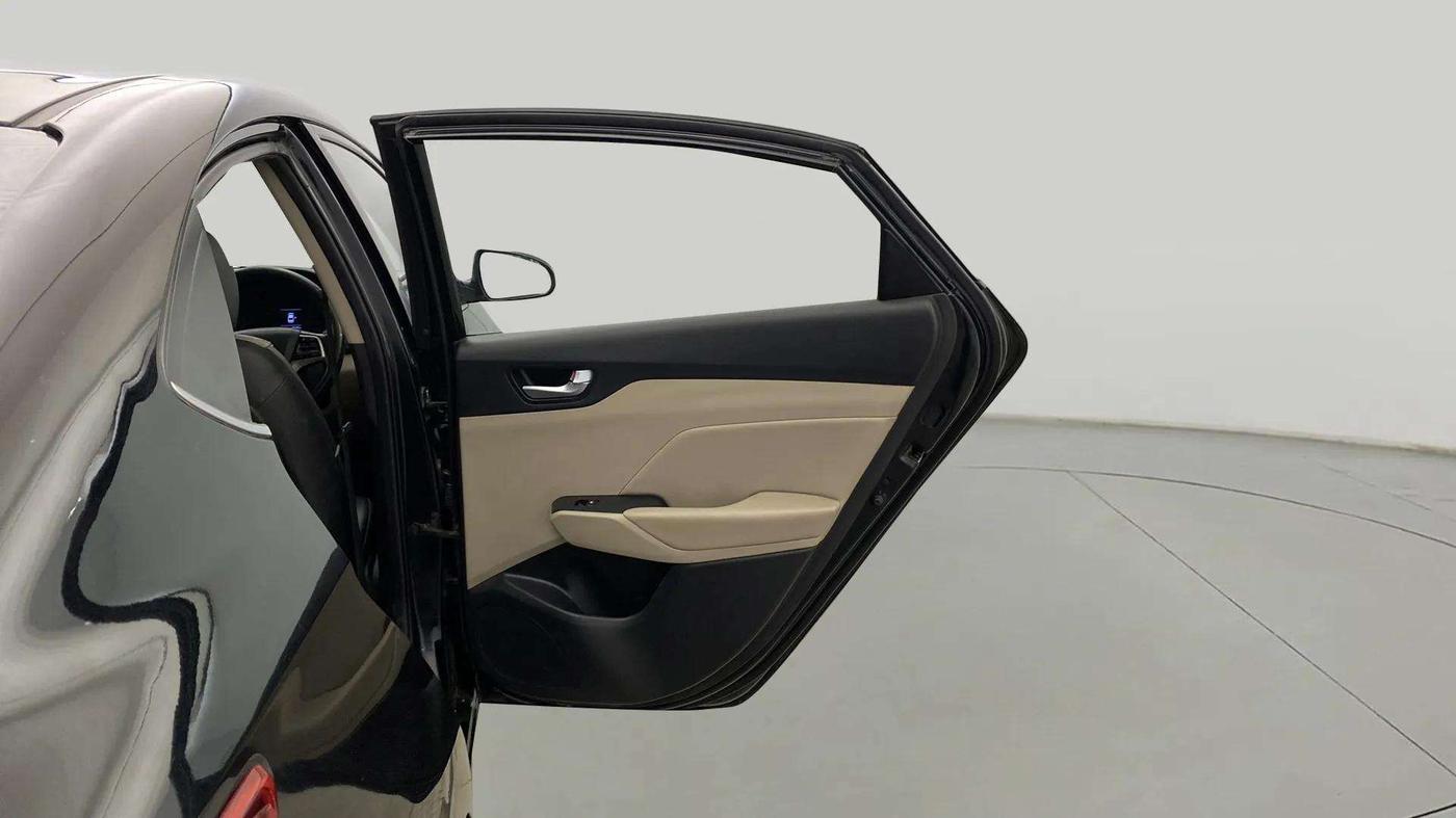 2017 Hyundai Verna 1.6 VTVT SX (O) AT, Petrol, Automatic, 79,146 km, RHS Rear Door