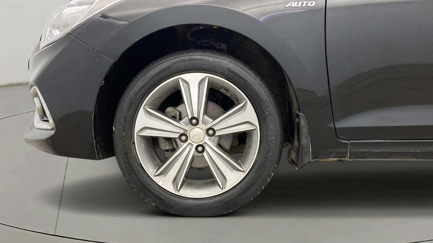 2017 Hyundai Verna 1.6 VTVT SX (O) AT, Petrol, Automatic, 79,146 km, Left Front Wheel