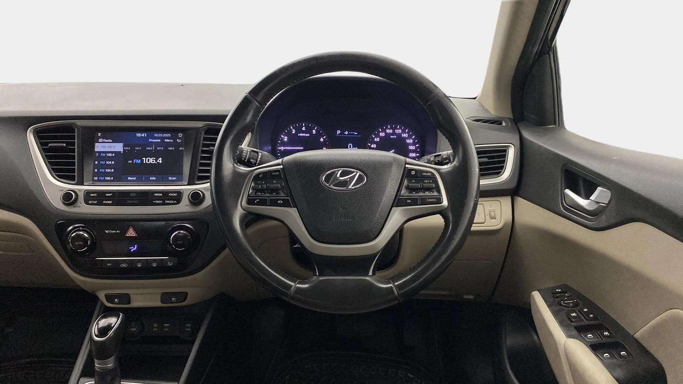2017 Hyundai Verna 1.6 VTVT SX (O) AT, Petrol, Automatic, 79,146 km, Steering Wheel Close Up
