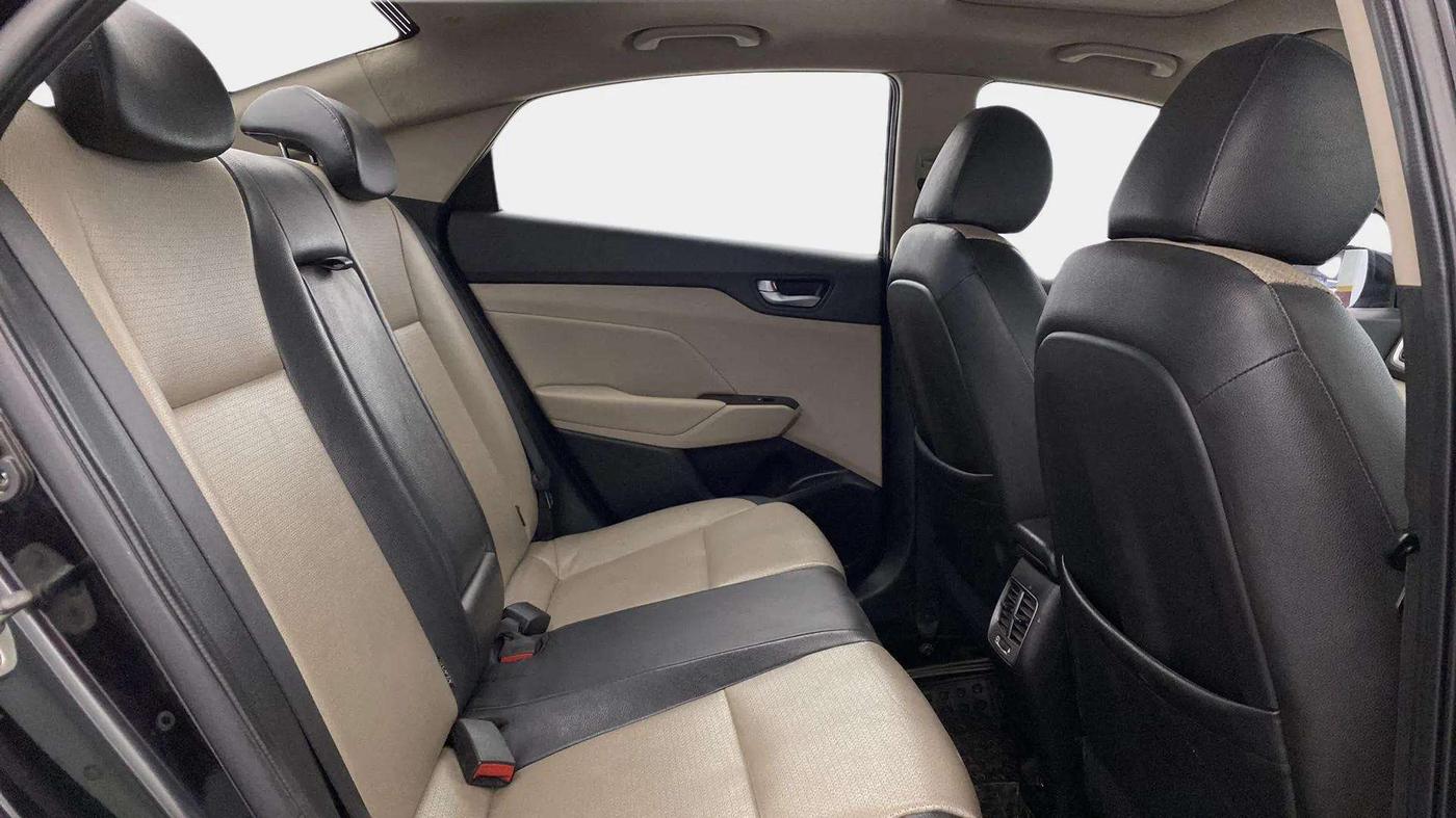 2017 Hyundai Verna 1.6 VTVT SX (O) AT, Petrol, Automatic, 79,146 km, Right Side Rear Door Cabin
