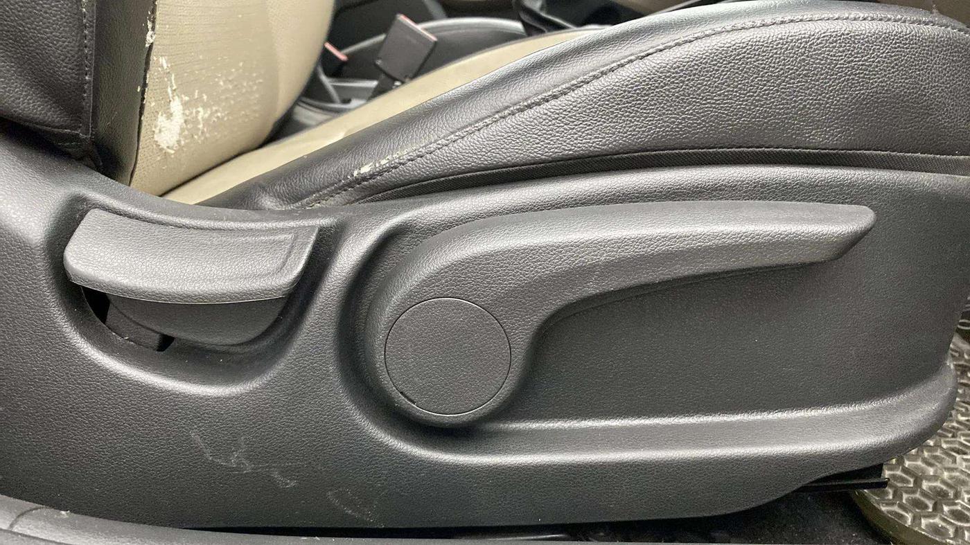 2017 Hyundai Verna 1.6 VTVT SX (O) AT, Petrol, Automatic, 79,146 km, Driver Side Adjustment Panel