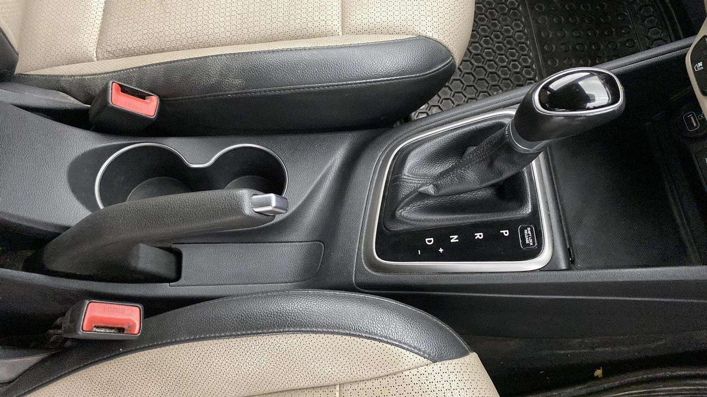 2017 Hyundai Verna 1.6 VTVT SX (O) AT, Petrol, Automatic, 79,146 km, Gear Lever
