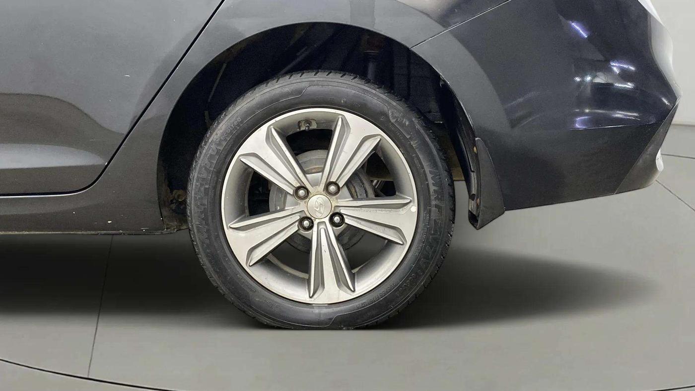 2017 Hyundai Verna 1.6 VTVT SX (O) AT, Petrol, Automatic, 79,146 km, Left Rear Wheel