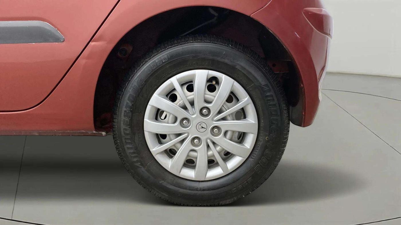 2013 Hyundai i10 ERA 1.1, Petrol, Manual, 34,110 km, Left Rear Wheel