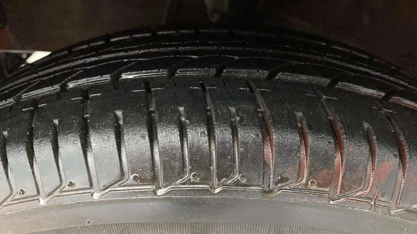 2013 Hyundai i10 ERA 1.1, Petrol, Manual, 34,110 km, Left Front Tyre Tread