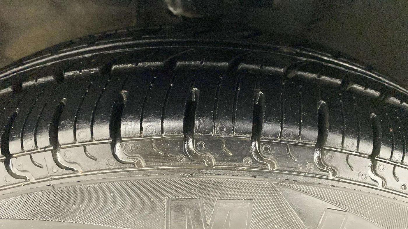 2013 Hyundai i10 ERA 1.1, Petrol, Manual, 50,899 km, Left Front Tyre Tread