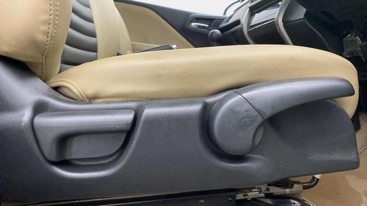 2016 Honda City 1.5L I-VTEC V MT, Petrol, Manual, 87,484 km, Driver Side Adjustment Panel