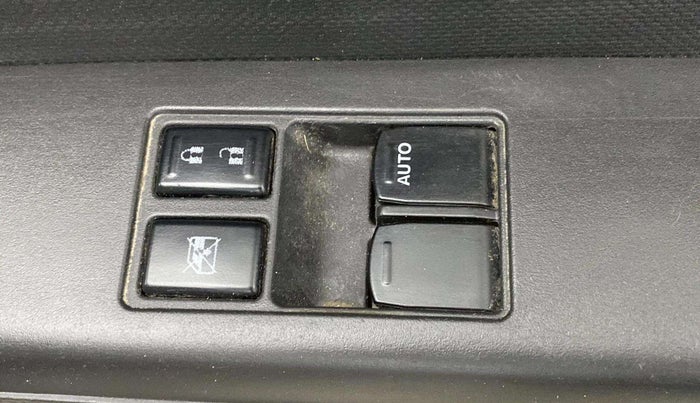 2019 Maruti New Wagon-R LXI CNG (O) 1.0, CNG, Manual, 89,609 km, Right front window switch / handle - Minor damage