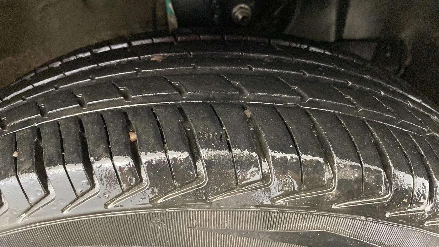 2019 Maruti New Wagon-R LXI CNG (O) 1.0, CNG, Manual, 89,609 km, Right Front Tyre Tread