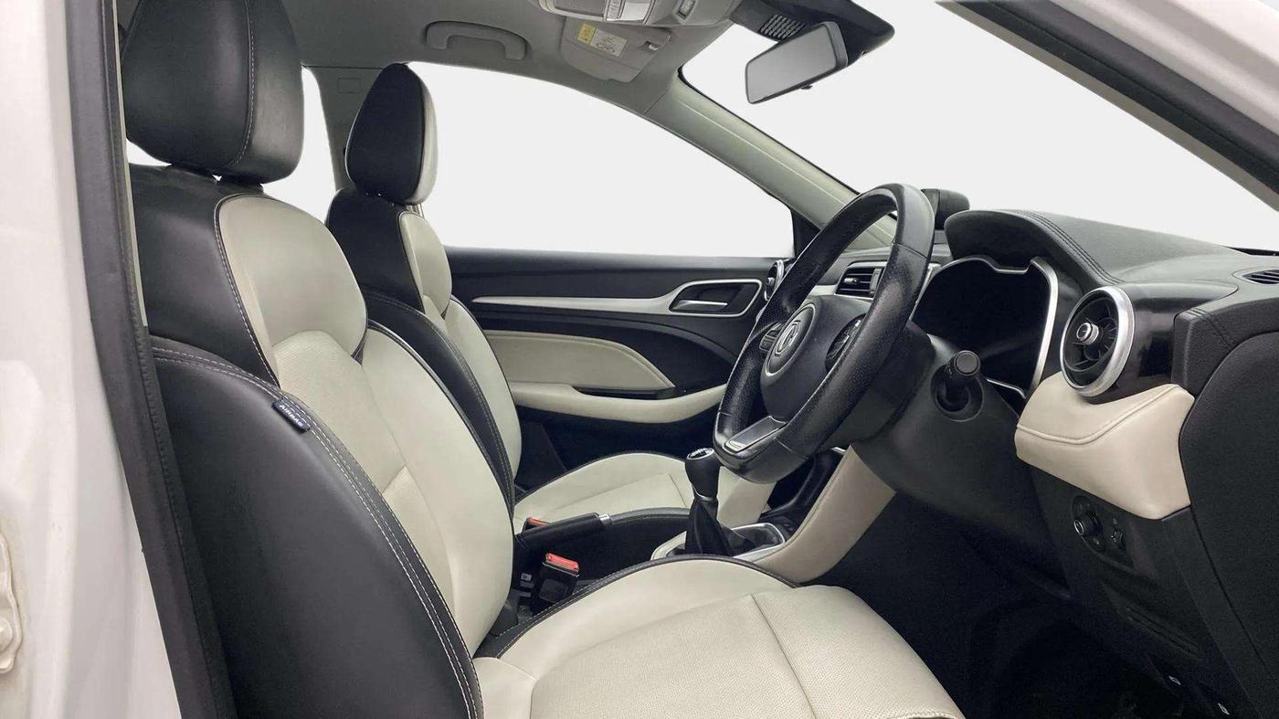 2022 MG ASTOR SMART 1.5 MT, Petrol, Manual, 55,929 km, Right Side Front Door Cabin