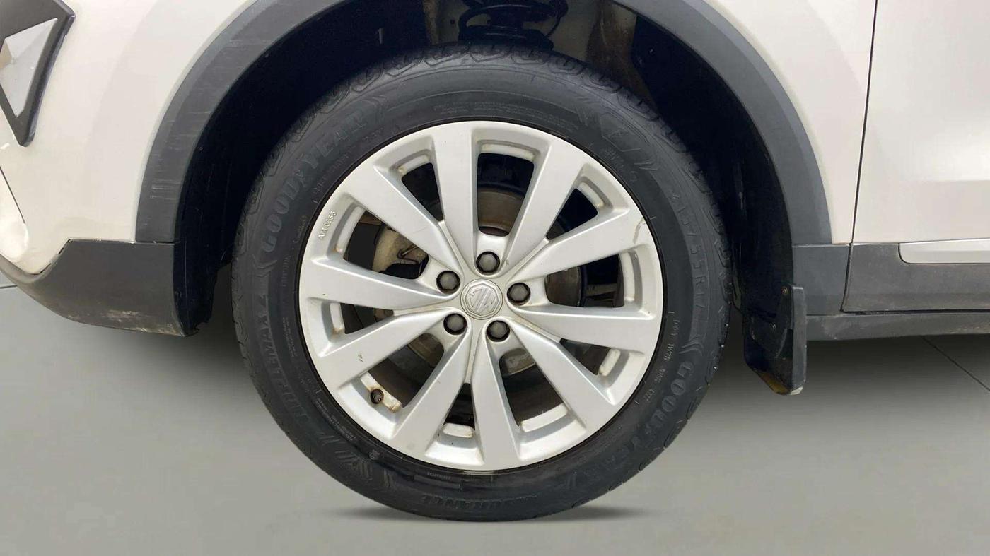 2022 MG ASTOR SMART 1.5 MT, Petrol, Manual, 55,929 km, Left Front Wheel