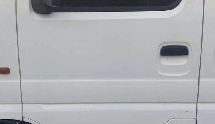 2020 Maruti Eeco 5 STR WITH A/C+HTR, Petrol, Manual, 63,994 km, Front passenger door - Minor scratches