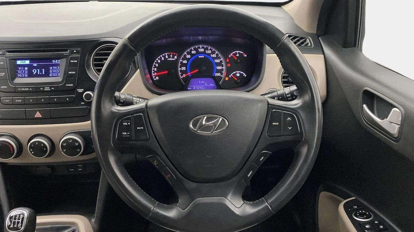 2015 Hyundai Grand i10 ASTA (O) 1.2 KAPPA VTVT, Petrol, Manual, 37,698 km, Steering Wheel Close Up