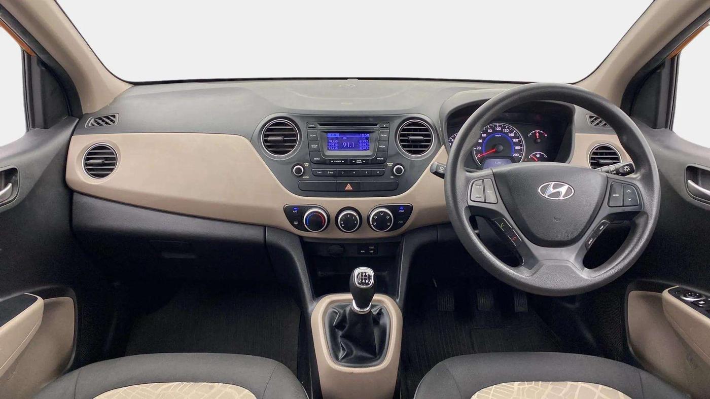 2016 Hyundai Grand i10 SPORTZ 1.2 KAPPA VTVT, Petrol, Manual, 52,599 km, Dashboard