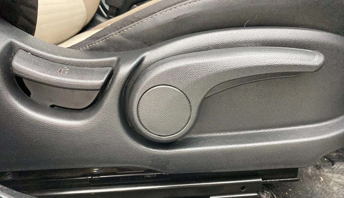 2020 Hyundai Elite i20 SPORTZ PLUS 1.2, Petrol, Manual, 90,654 km, Driver Side Adjustment Panel