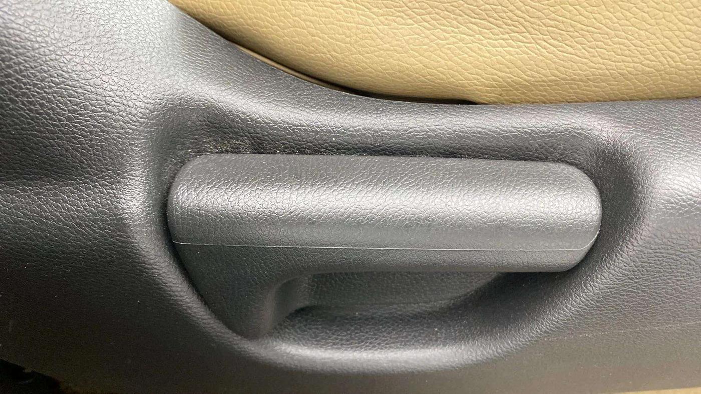 2017 Honda City 1.5L I-VTEC SV, Petrol, Manual, 30,692 km, Driver Side Adjustment Panel