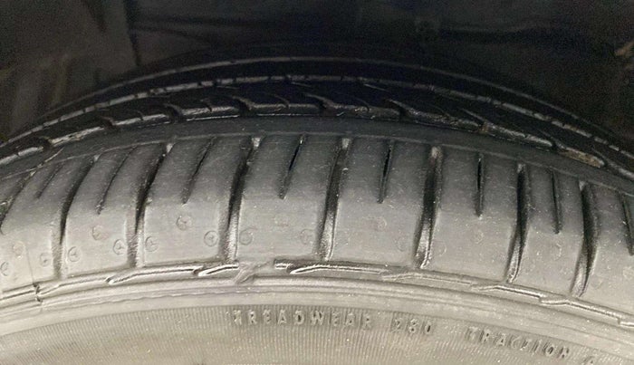 2018 Maruti Ciaz ALPHA 1.5 SHVS PETROL, Petrol, Manual, 68,375 km, Left Front Tyre Tread