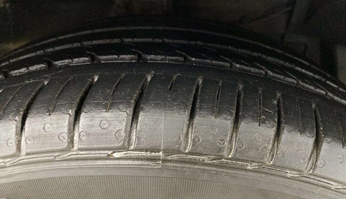 2018 Maruti Ciaz ALPHA 1.5 SHVS PETROL, Petrol, Manual, 68,375 km, Right Front Tyre Tread