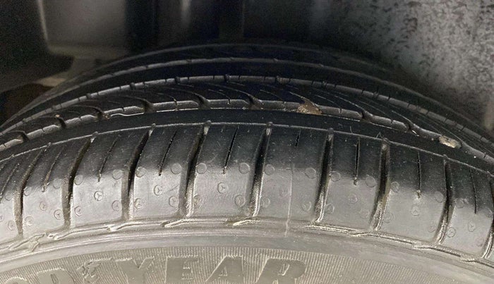 2018 Maruti Ciaz ALPHA 1.5 SHVS PETROL, Petrol, Manual, 68,375 km, Right Rear Tyre Tread