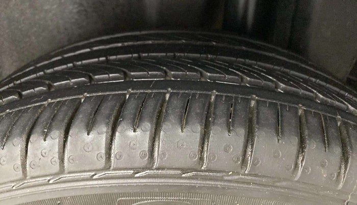 2018 Maruti Ciaz ALPHA 1.5 SHVS PETROL, Petrol, Manual, 68,375 km, Left Rear Tyre Tread