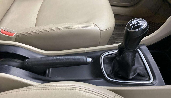 2018 Maruti Ciaz ALPHA 1.5 SHVS PETROL, Petrol, Manual, 68,375 km, Gear Lever