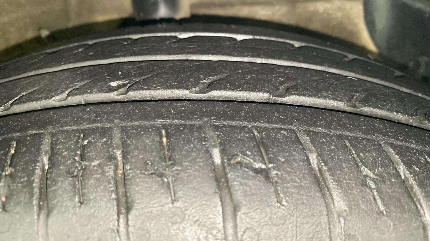 2021 Hyundai GRAND I10 NIOS ASTA AMT 1.2 KAPPA VTVT, Petrol, Automatic, 27,410 km, Right Front Tyre Tread