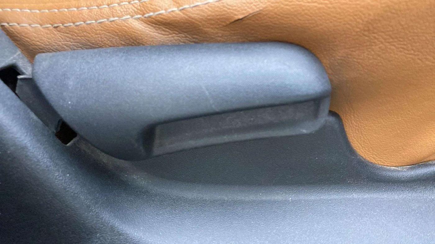 2017 Maruti Vitara Brezza VDI (O), Diesel, Manual, 78,747 km, Driver Side Adjustment Panel