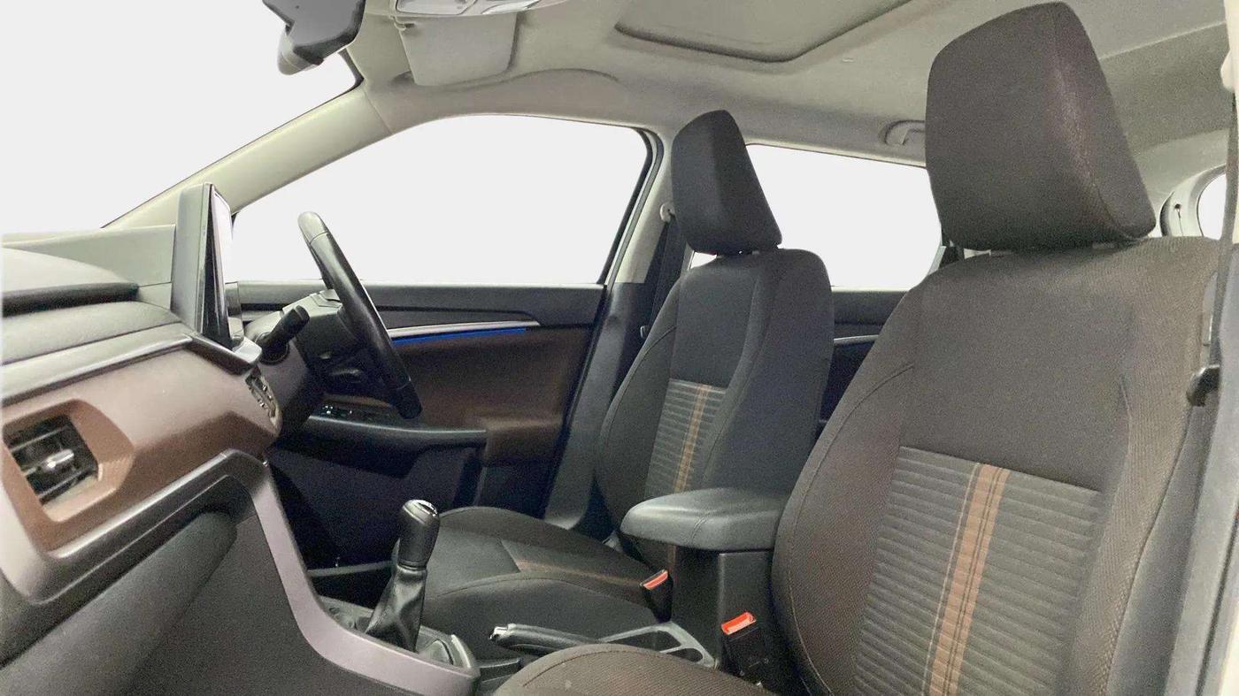 2022 Maruti BREZZA ZXI + SMART HYBRID, Petrol, Manual, 25,353 km, Right Side Front Door Cabin