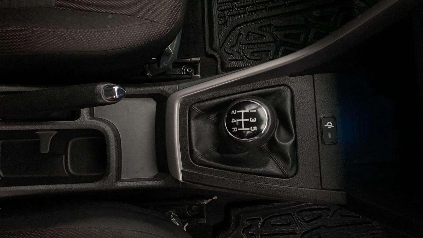 2022 Maruti BREZZA ZXI + SMART HYBRID, Petrol, Manual, 25,353 km, Gear Lever