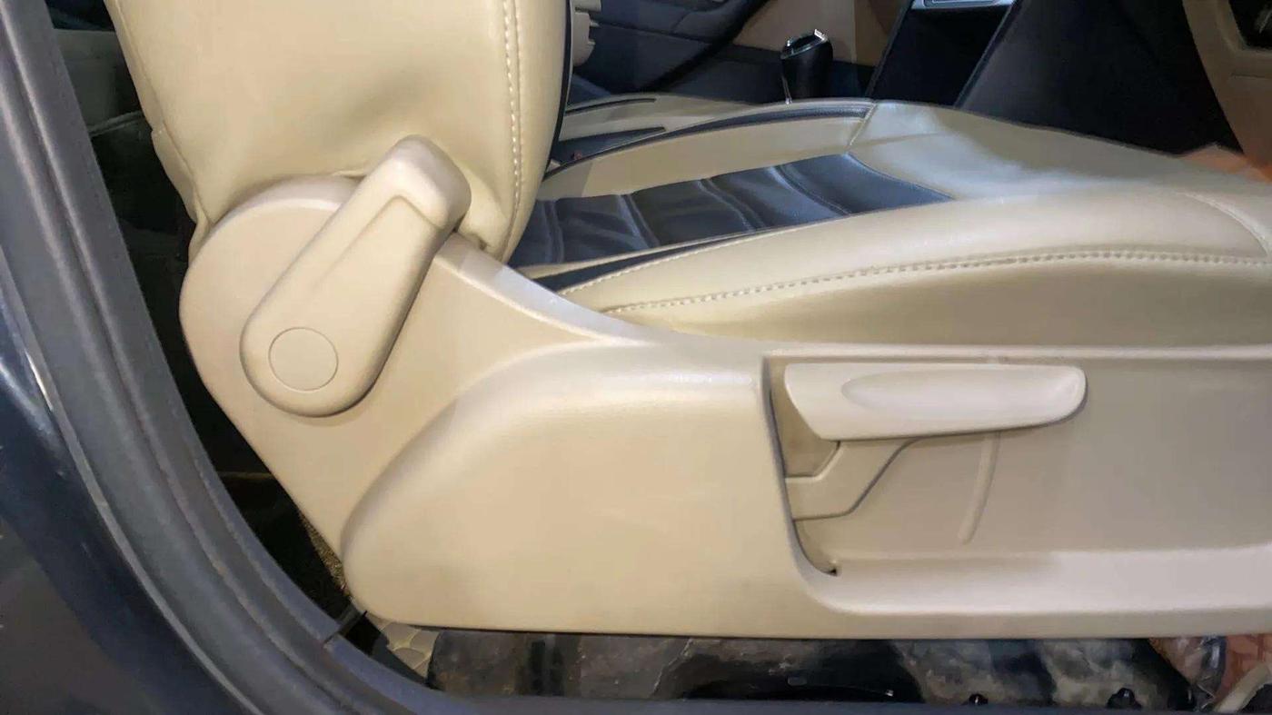 2018 Volkswagen Ameo HIGHLINE PLUS 1.5L 16 ALLOY, Diesel, Manual, 68,563 km, Driver Side Adjustment Panel
