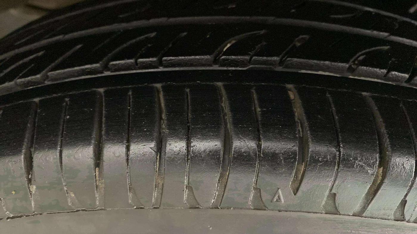 2013 Maruti Swift Dzire VXI, Petrol, Manual, 65,005 km, Left Rear Tyre Tread