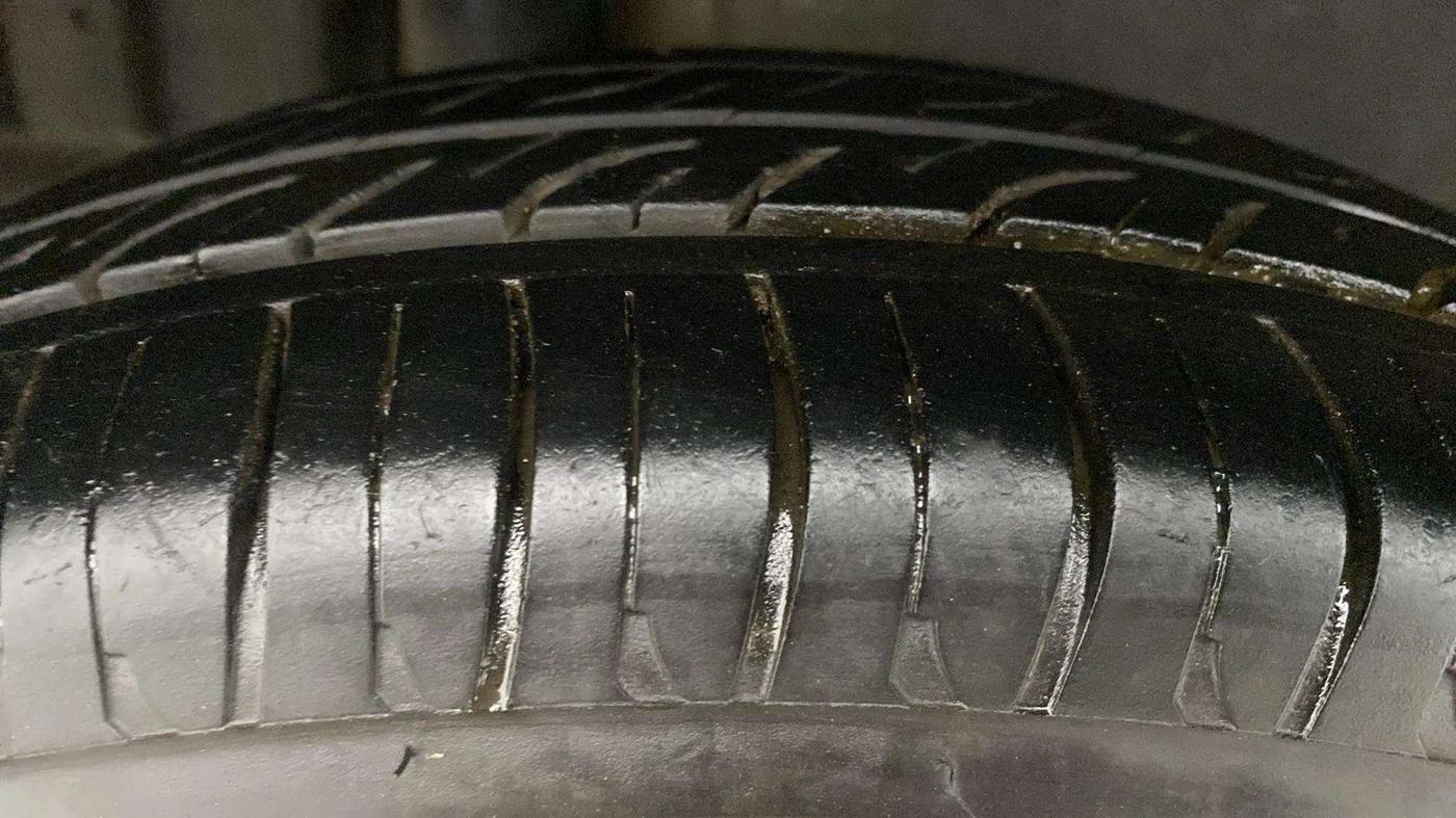 2013 Maruti Swift Dzire VXI, Petrol, Manual, 65,005 km, Left Front Tyre Tread