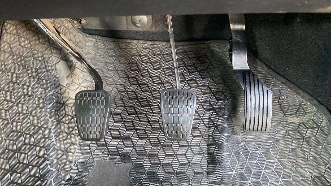 2022 Tata PUNCH PURE MT, Petrol, Manual, 35,757 km, Pedals