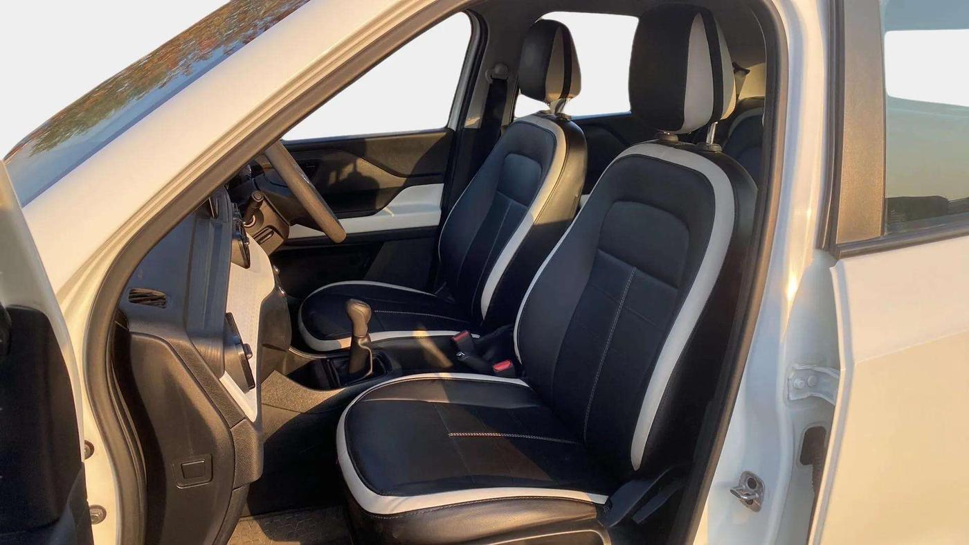 2022 Tata PUNCH PURE MT, Petrol, Manual, 35,757 km, Right Side Front Door Cabin