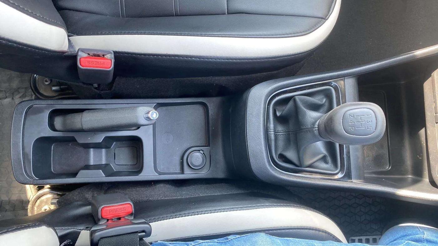 2022 Tata PUNCH PURE MT, Petrol, Manual, 35,757 km, Gear Lever