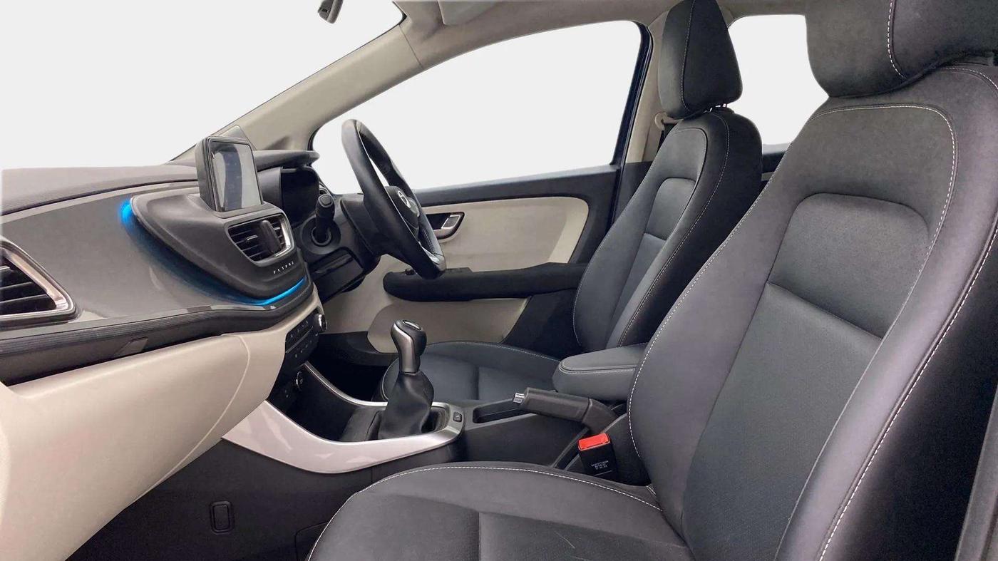 2022 Tata ALTROZ XZ PLUS PETROL, Petrol, Manual, 44,144 km, Right Side Front Door Cabin