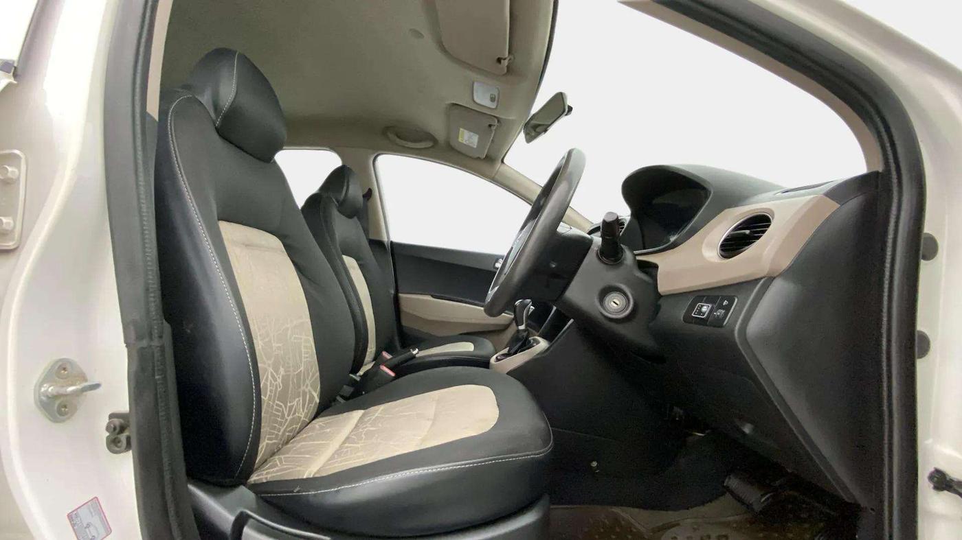 2017 Hyundai Grand i10 SPORTZ AT 1.2 KAPPA VTVT, CNG, Automatic, 68,703 km, Right Side Front Door Cabin