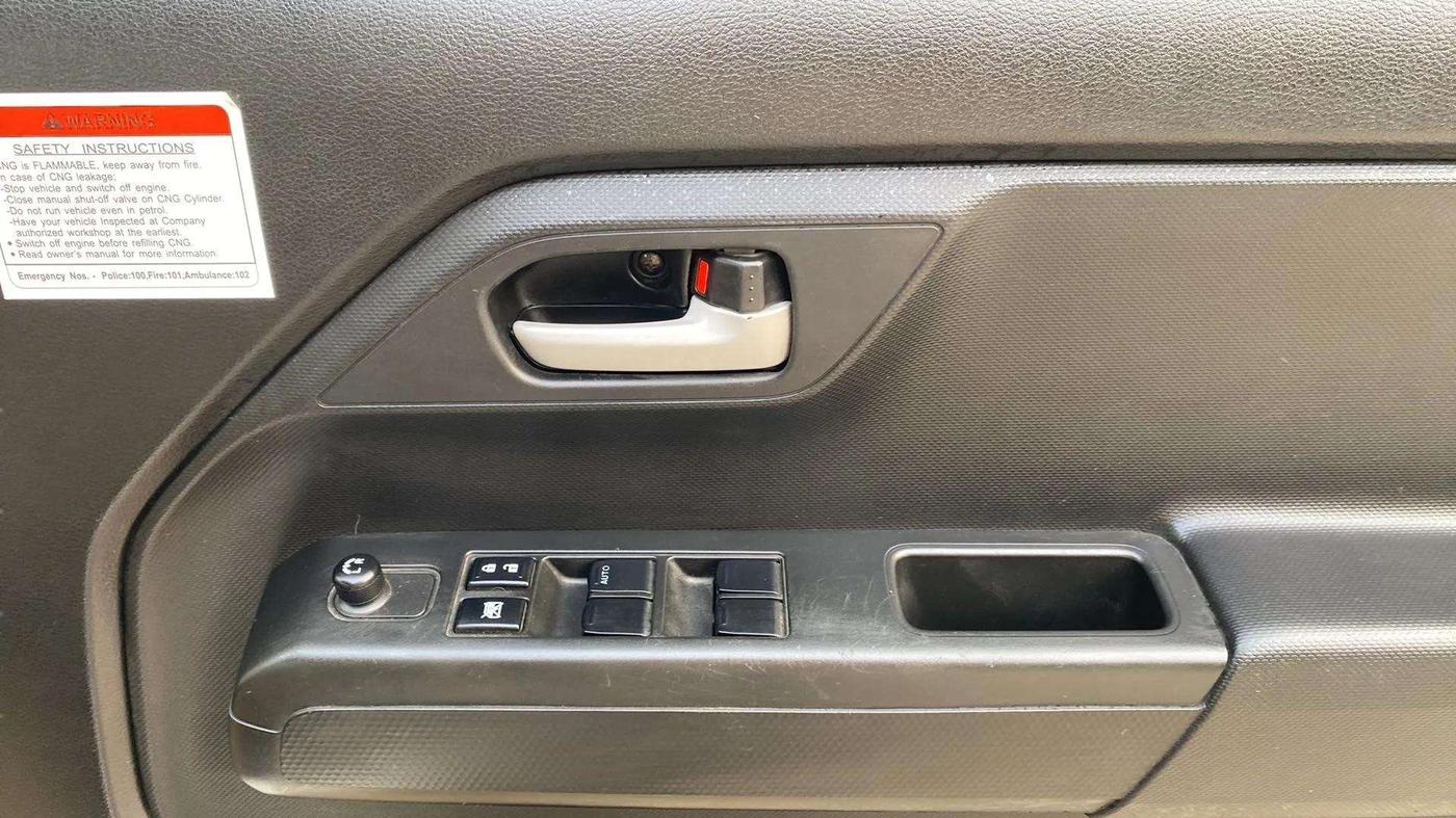 2023 Maruti New Wagon-R VXI CNG 1.0, CNG, Manual, 30,445 km, Driver Side Door Panels Control