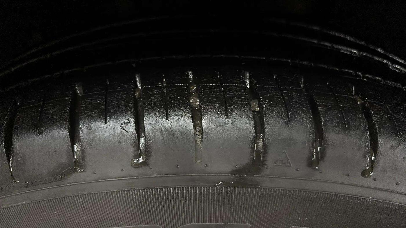 2022 Volkswagen TAIGUN HIGHLINE 1.0 TSI AT, Petrol, Automatic, 54,121 km, Right Front Tyre Tread