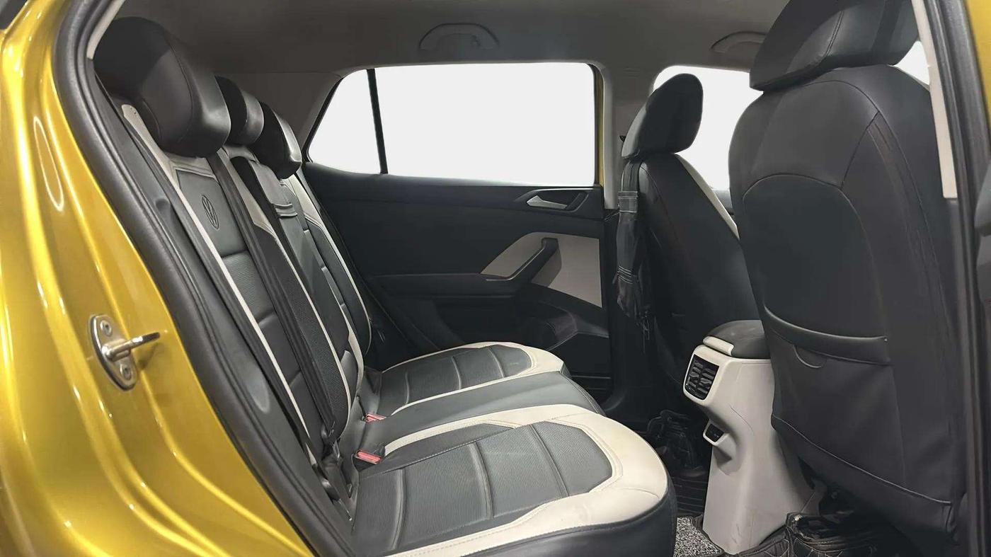 2022 Volkswagen TAIGUN HIGHLINE 1.0 TSI AT, Petrol, Automatic, 54,121 km, Right Side Rear Door Cabin